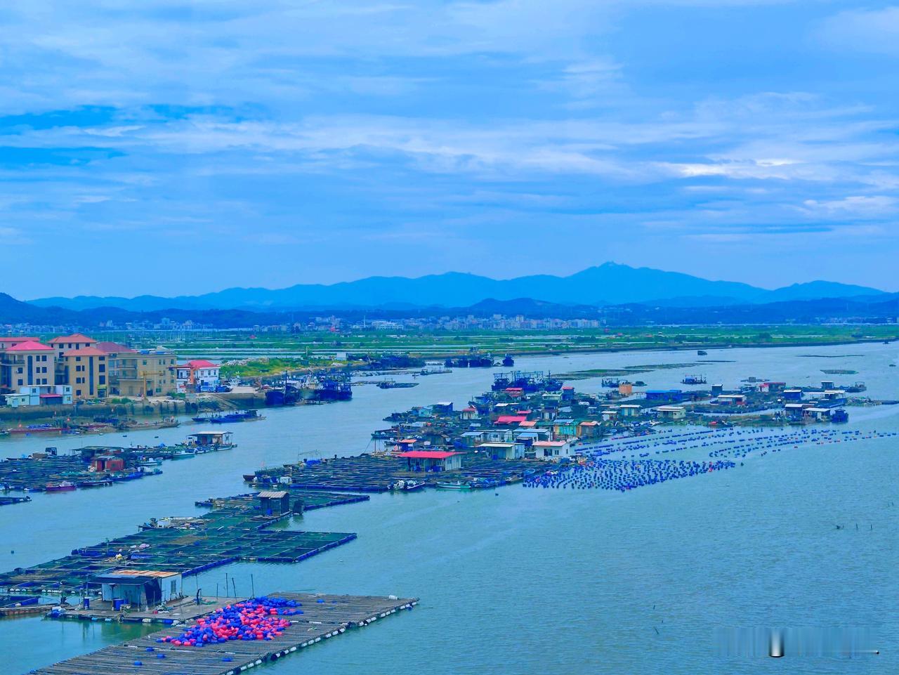 福建省漳州市沿海大通道是一条贯通漳州市龙海区、漳浦县、云霄县、东山县到诏安县沿海