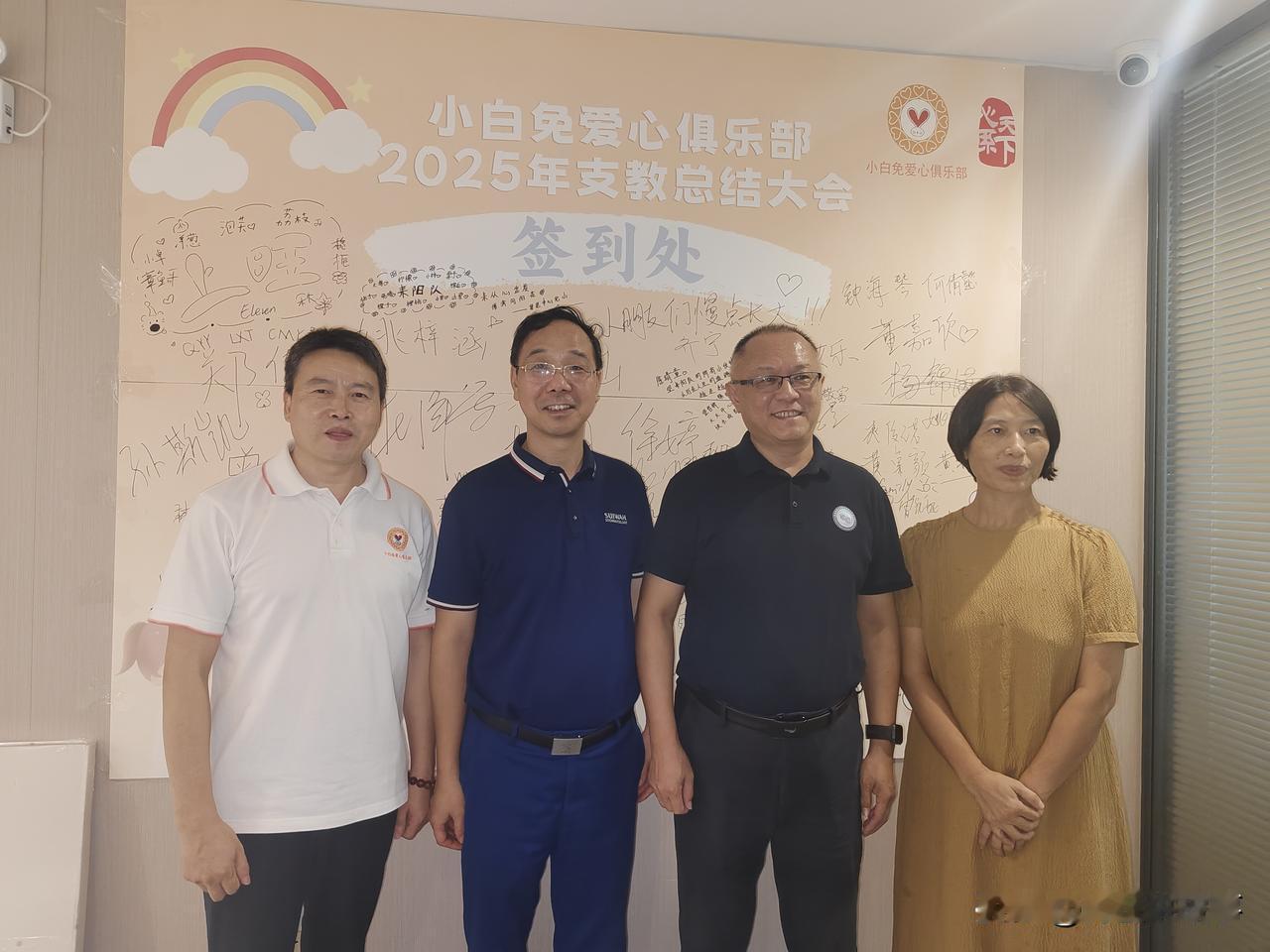 夫妻之间的六大定律：
一、财务定律：家里越有钱，老婆越算计；家里越没钱，老公越算