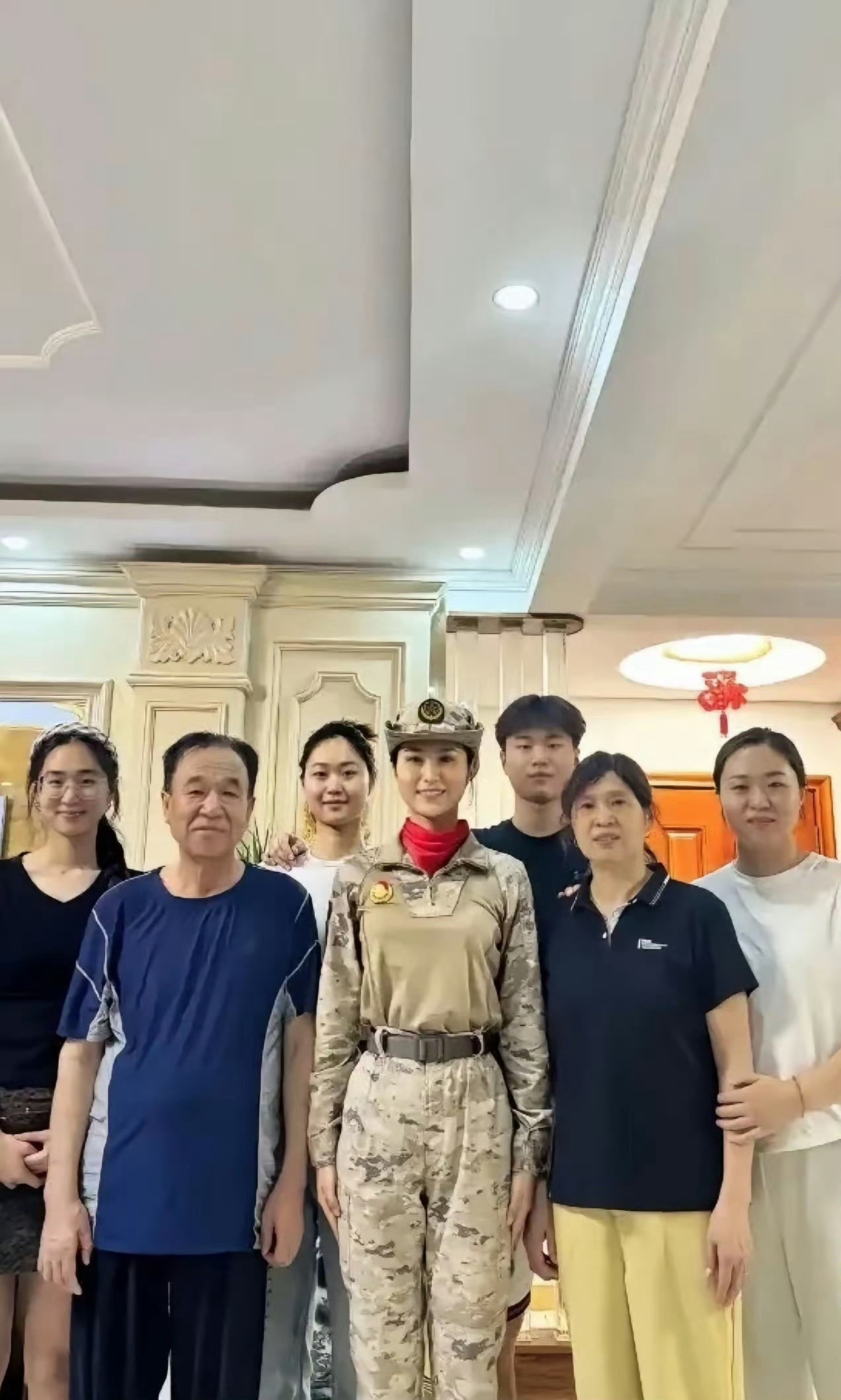 这样的女孩，是全家人的骄傲，是全村人的榜样，如果刷到，让我们一起向她致敬！ ​​