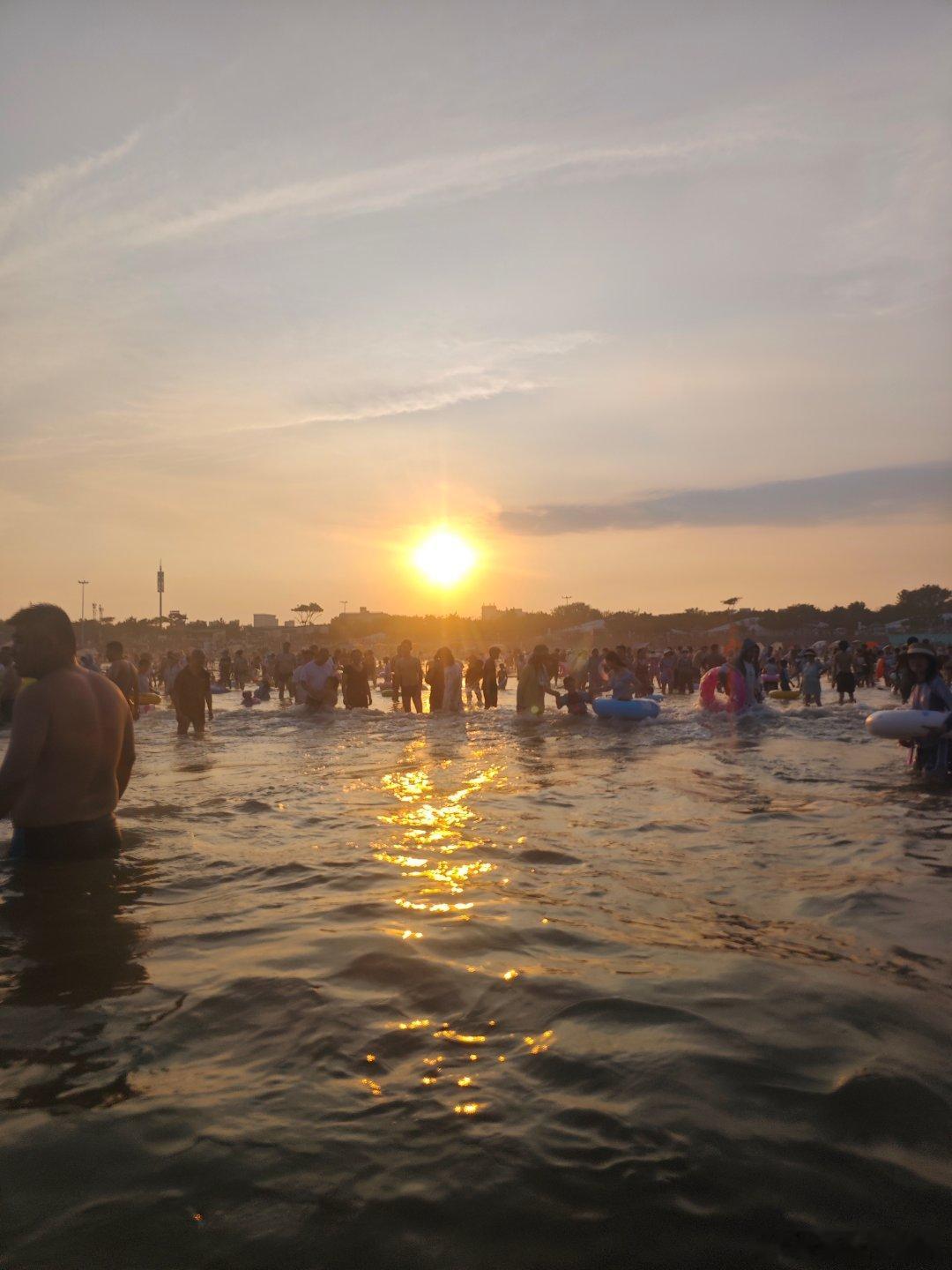 日照第三海水浴场，水质不如连岛，不过沙滩比较细腻