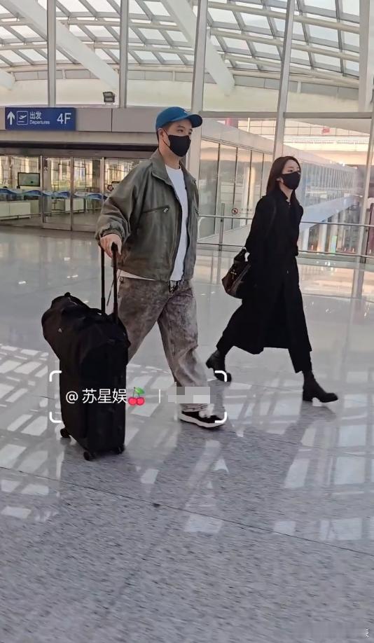 李纯马頔一起回北京，恩爱十分！ 