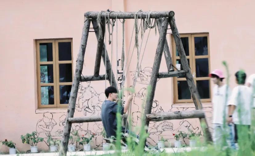 二哥明天去不去烟台录你好生活啊啊啊
能不能有个票务告诉我一下，之前看到的是除了1