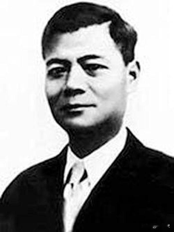 1943年，陈潭秋遇害后，妻子王韵雪在狱中生下遗腹子，后改嫁老红军，新婚时对儿子