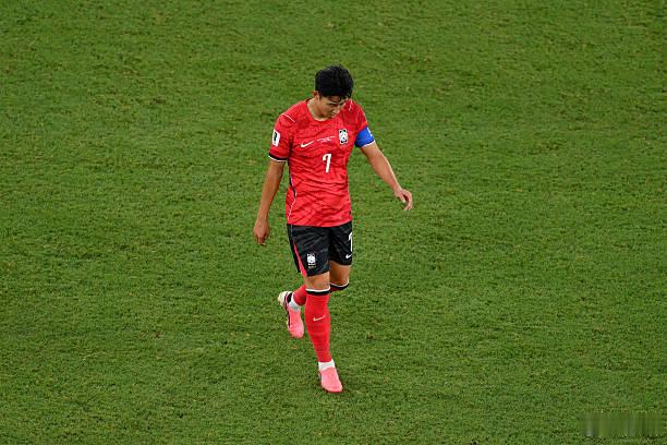 南非1-0韩国 韩国队还没有被彻底淘汰，他们要等待其他组的比赛结果，看看净胜球-