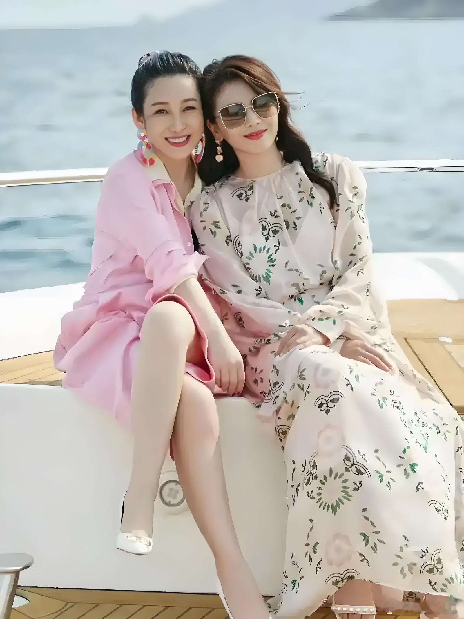 刘涛为47岁秦海璐庆生宛如温暖的烛光，照亮彼此的友情岁月。她们的情谊，在娱乐圈的