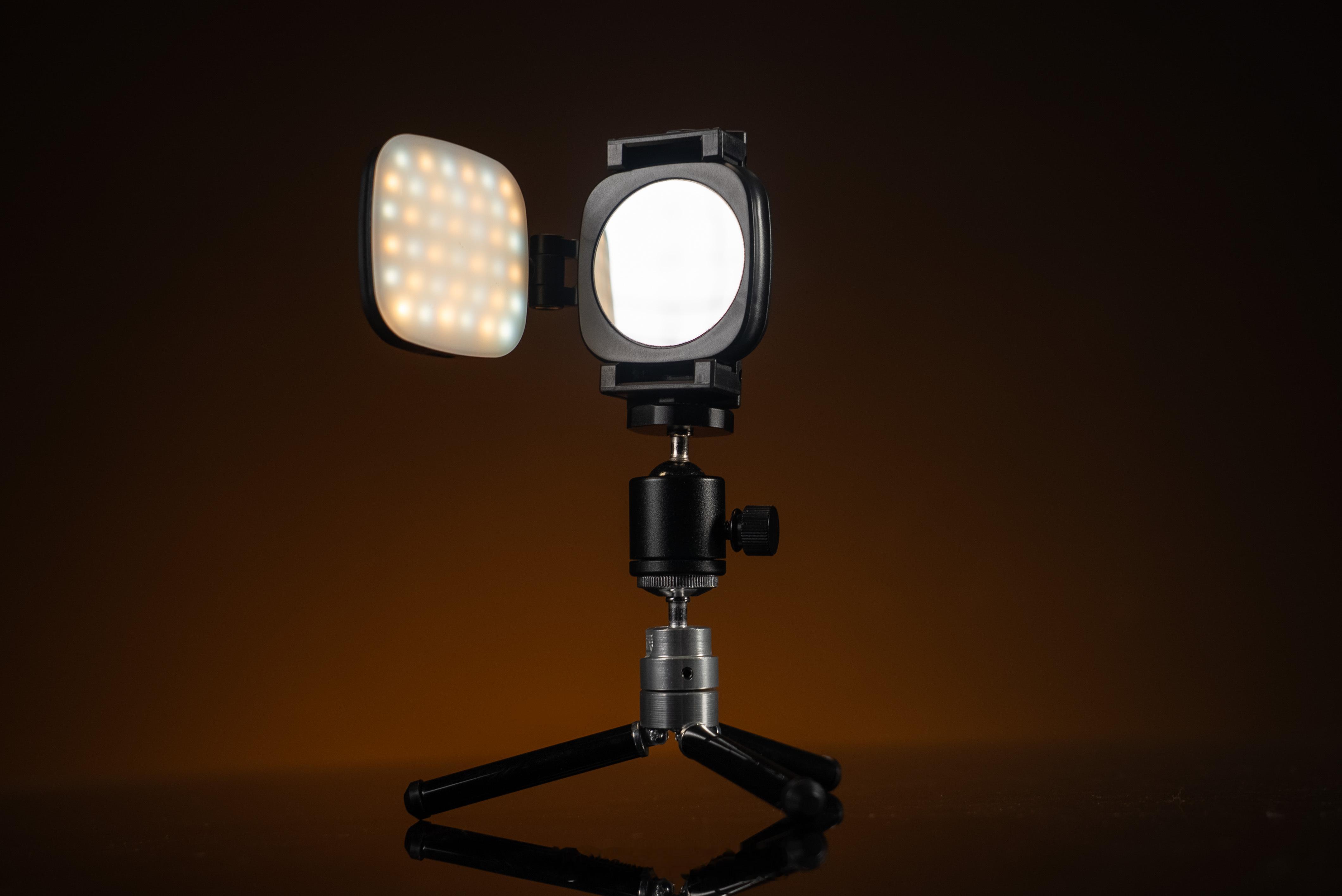 收到 iQOO 15 Ultra 邀请函，和手机配置一样很硬核，里面有无线领夹麦