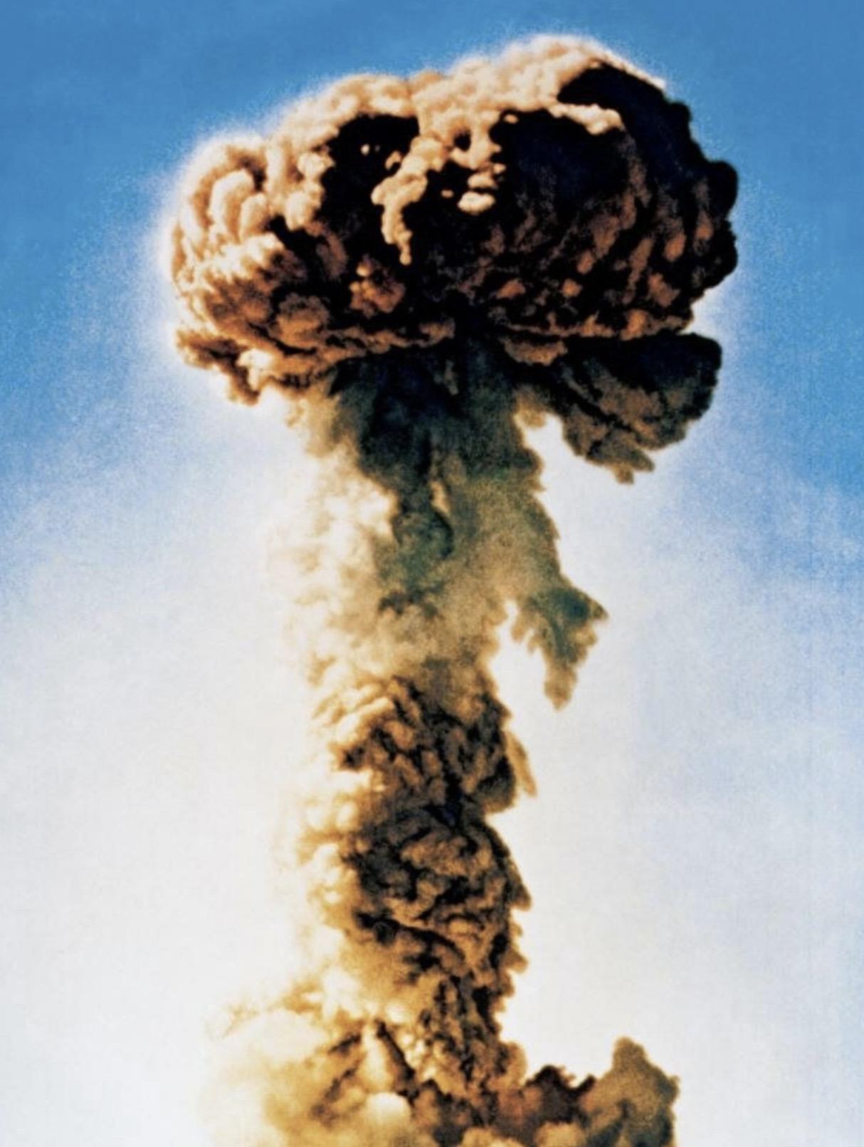 护国神器。中国有了原子弹腰杆硬了大杀器