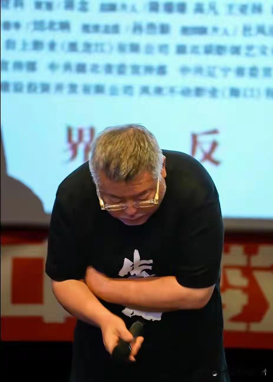 明知道拍了票房会很差
还是咬着牙拍完了
果不其然，排片非常少
票房可想而知，肯定