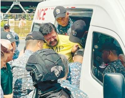 埃斯特拉达病了！
8月26日，由于突发膝部严重疼痛，被捕的菲参议员埃斯特拉达被批