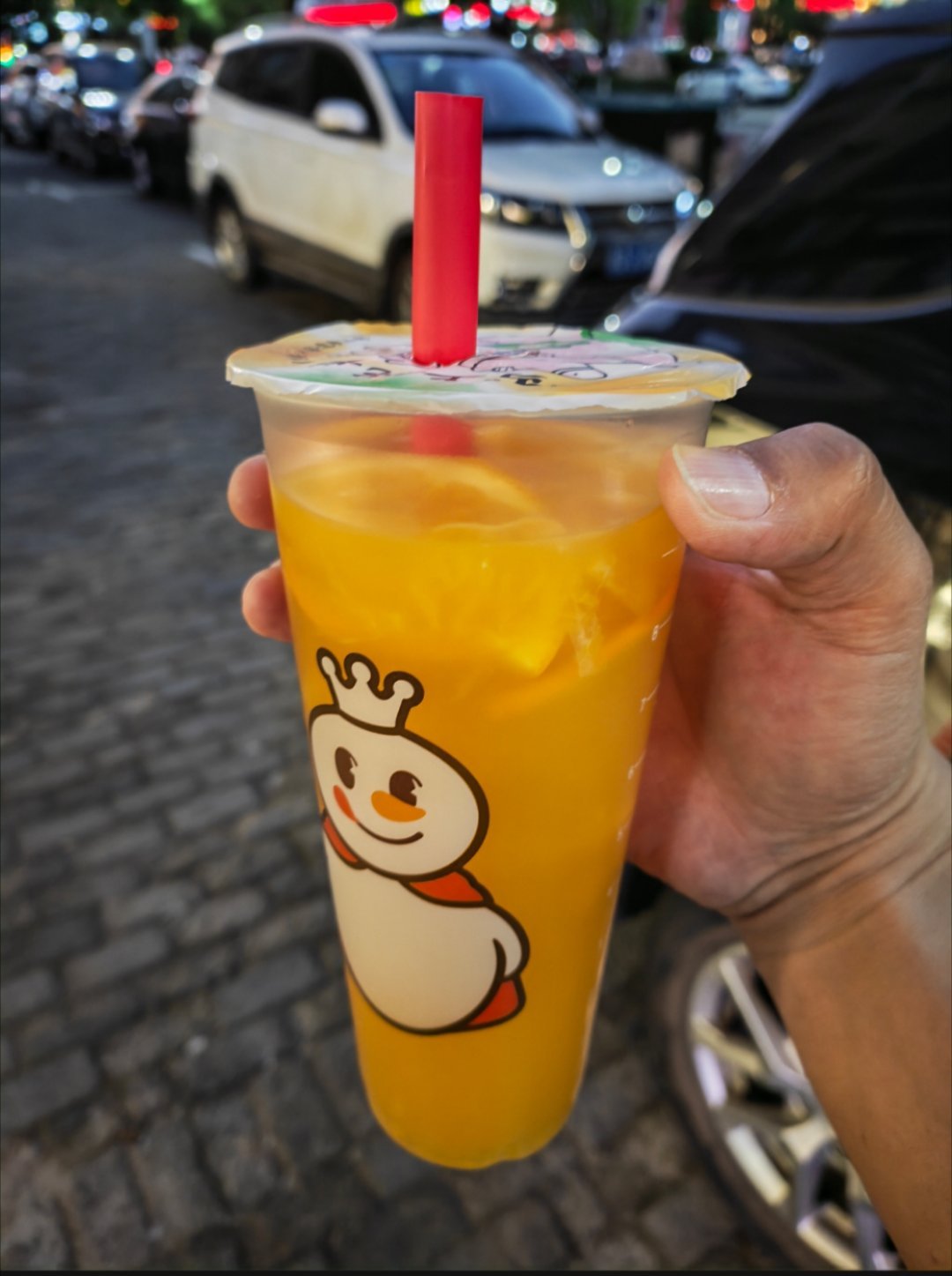 没喝过标准奶茶果茶算不算奶茶？奶茶不一定是奶吧？所以我真不知道标准奶茶，是什么奶