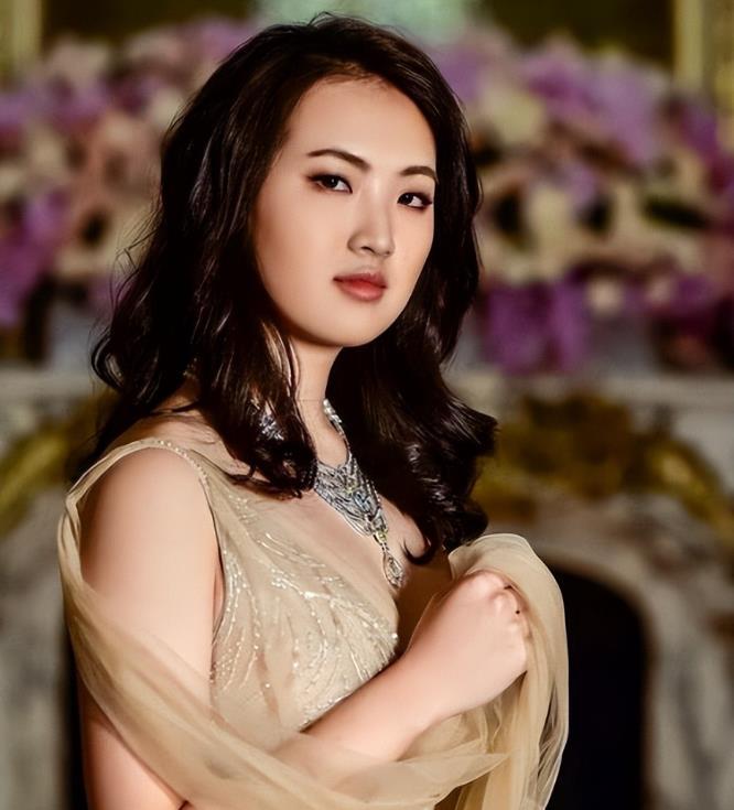 叫了整整五年的 "姚安娜"，居然根本不是她真名？！华为小公主任正非的女儿顶着全网