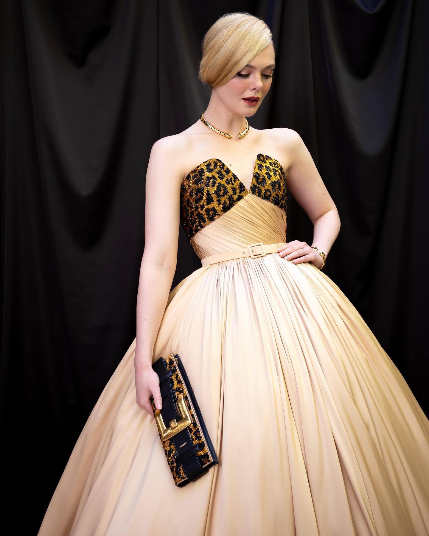 Elle Fanning  ——  第 82 届金球奖 Balmain 1953