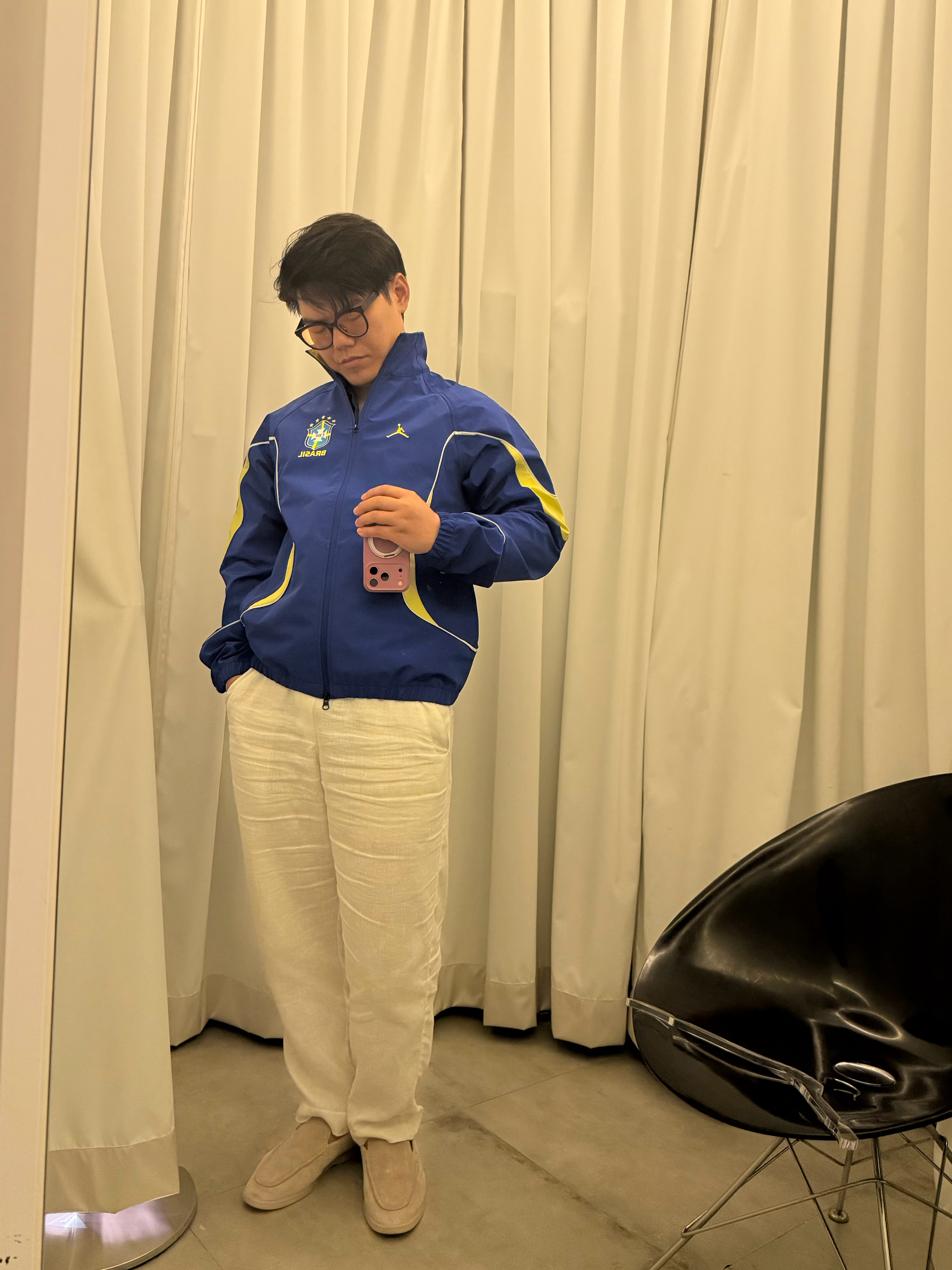 尤文图斯巴西队世界杯 老默同款巴西队出场外套上身🙋材质非常硬朗，犹豫了一下最终