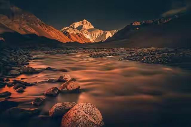 世上没有真正的感同身受，但可以有不动声色的善良和恰到好处的沉默。 