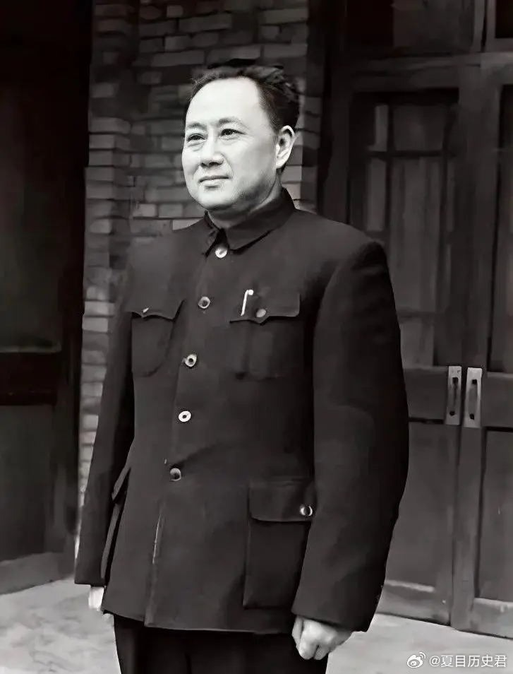 母亲被活活剐死，他隐忍21年，当上江西省委书记，见完毛主席后：第一件事就是报仇！