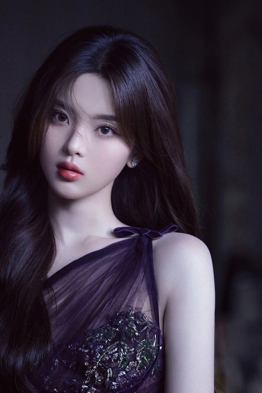 杨超越 中国有自己的张元英中国有自己的张元英，她就是杨超越！天生神颜、五官精致灵