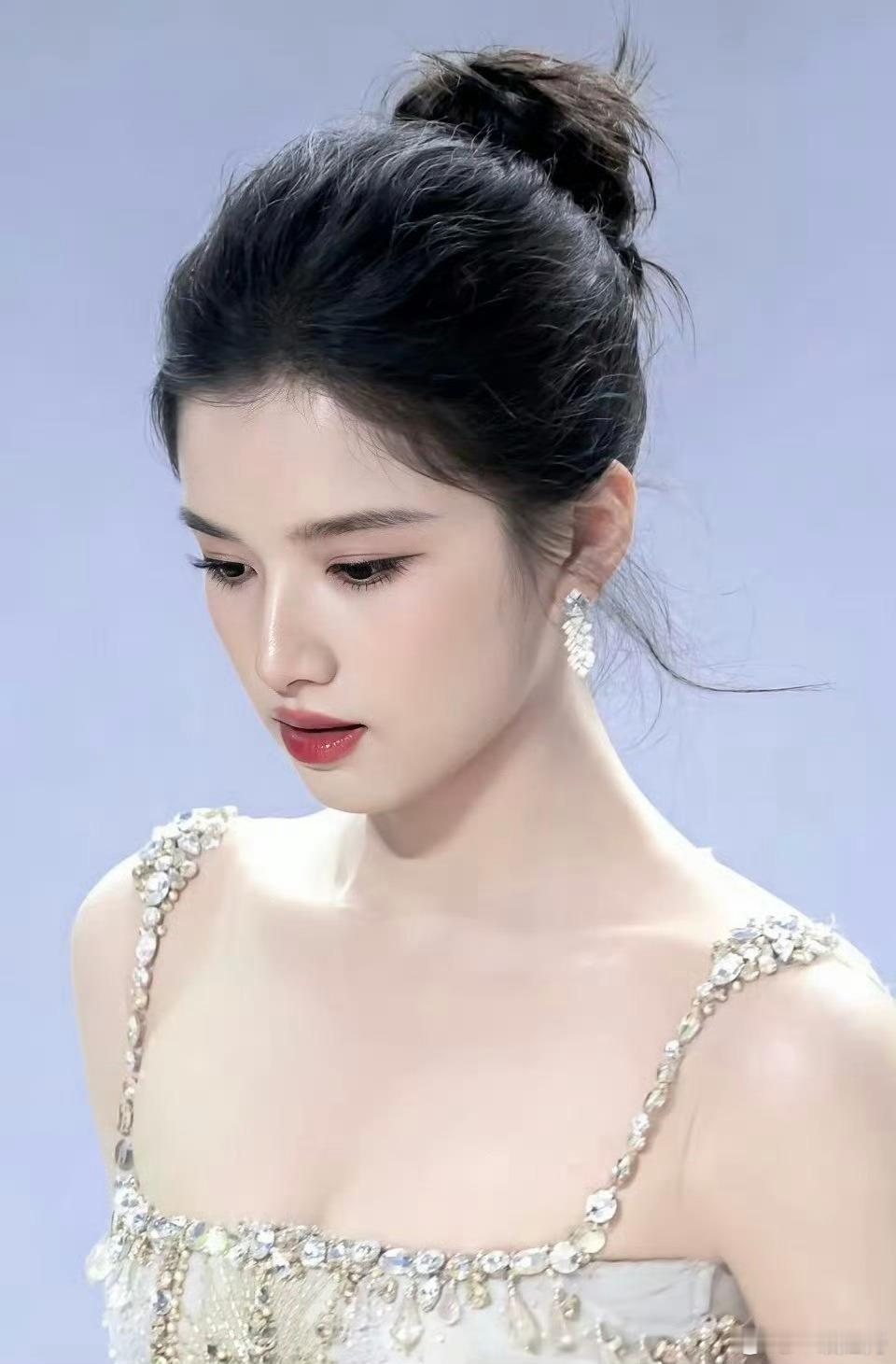 张婧仪是不是从小到大都长得一样漂亮啊[思考] ​​​