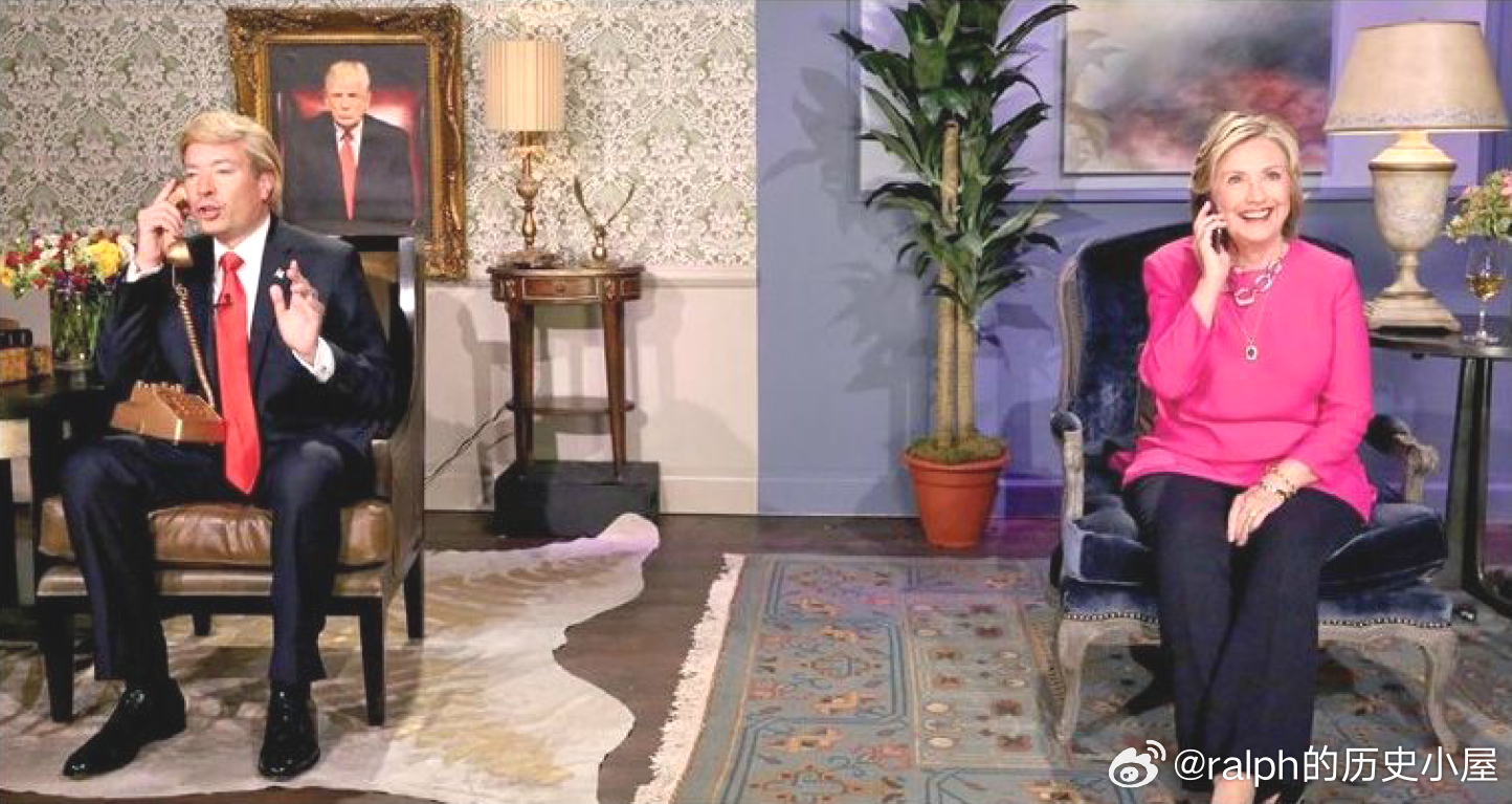 2015年9月16日美国前国务卿希拉里在纽约参加《今夜脱口秀》节目，主持人假装自