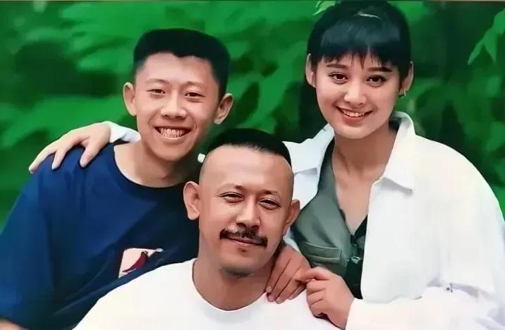 姜文导演的第一部电影《阳光灿烂的日子》，就成了他导演生涯的代表作，他邀请夏雨、宁