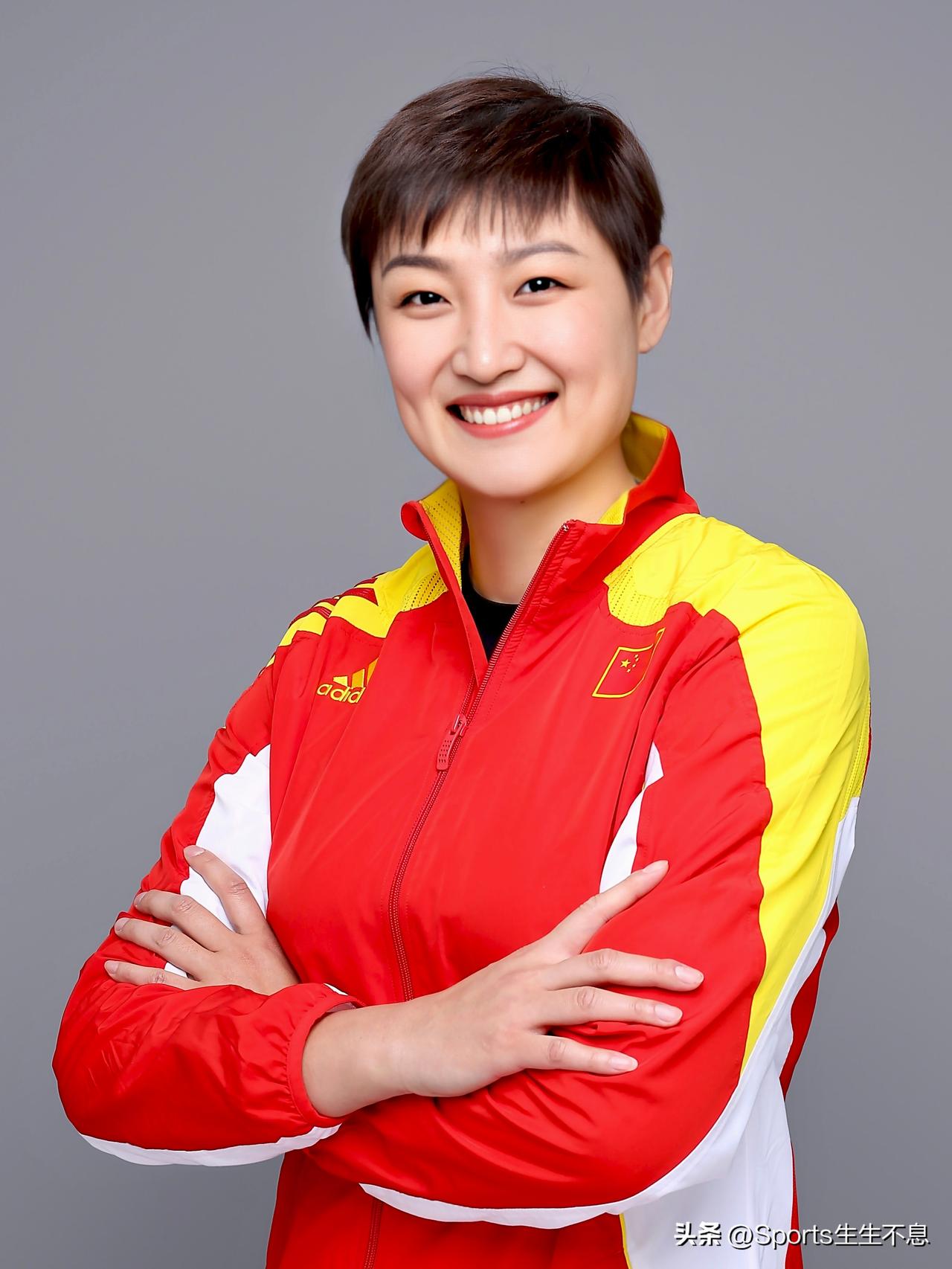 中国女排助理教练简介:(二)
杨昊，46岁，辽宁大连人，身高一米八三，前中国女排