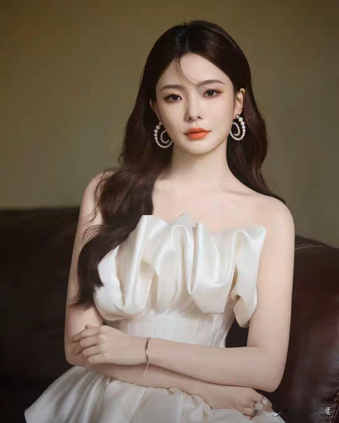 这气质和舞台魅力也太绝了吧！

最近刷到陈卓璇的舞台，真的有被惊艳到！她往那儿一