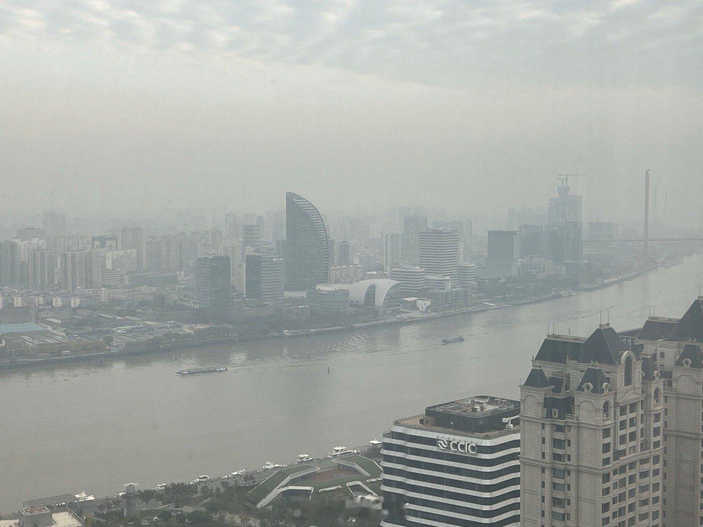 早安上海！我们把重庆的雾带到了上海。 