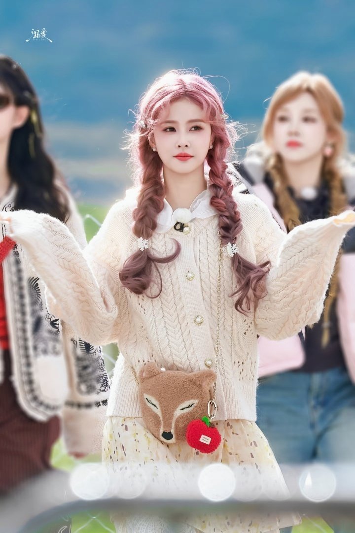 白鹿说敖瑞鹏又装上了奔跑吧从节奏游戏到插桶挑战，敖瑞鹏将“装”进行到底。白鹿化身