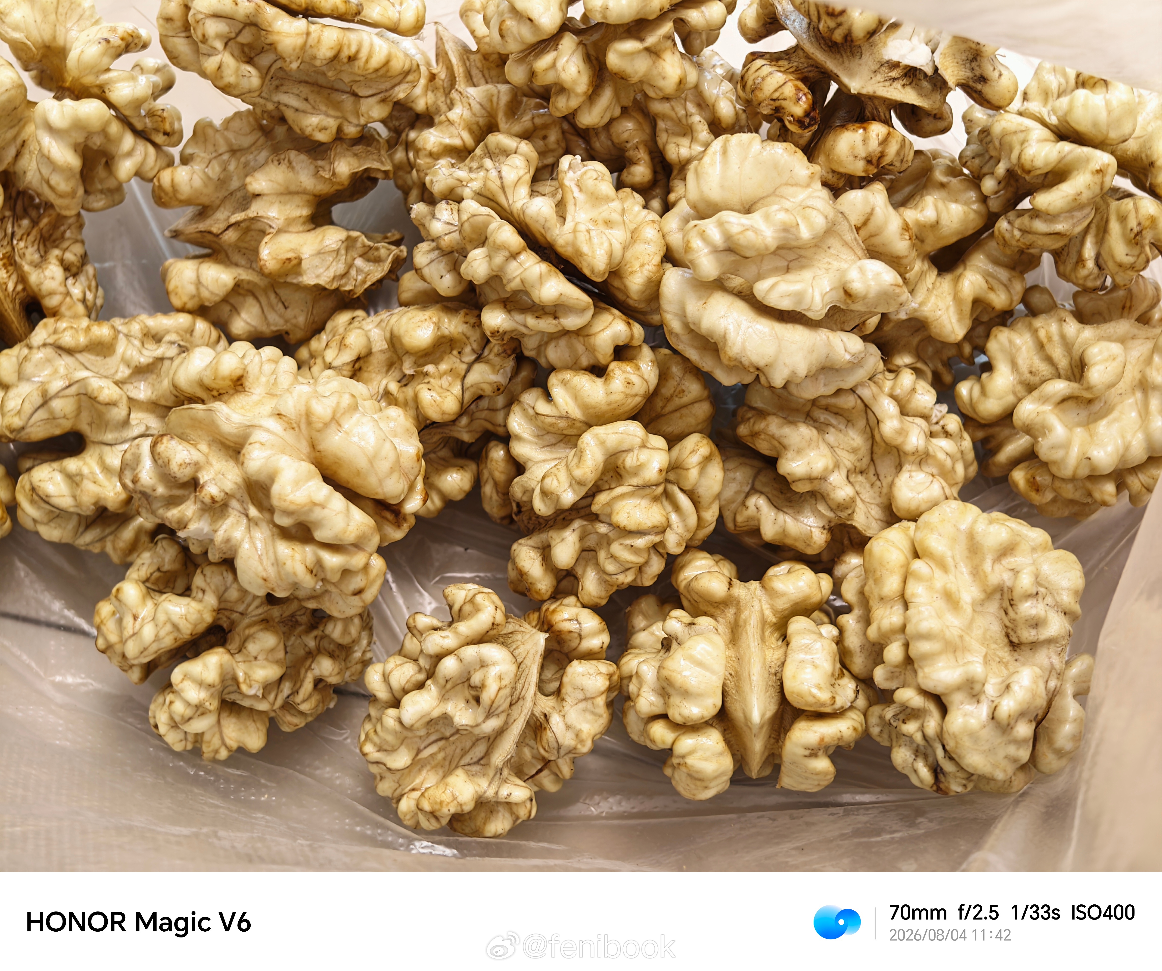 辛苦了半天，徒手剥了66个核桃，每一个脑仁都完好无损，这就叫手艺活剩下的晚上来