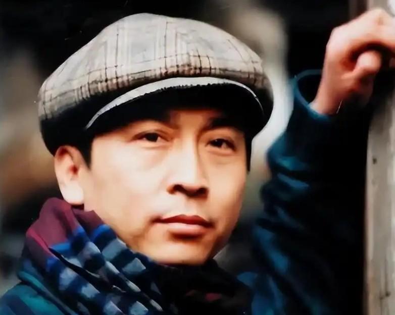 70岁毕彦君在北京养老，没豪车没保姆，工资卡上交，生活低调惬意。
 
看他演的电