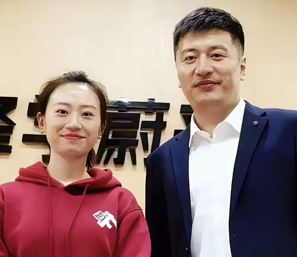 张雪峰走了，她的妻子李丽婧才34岁。两人是朋友介绍认识的，仅相处40天就结婚了。