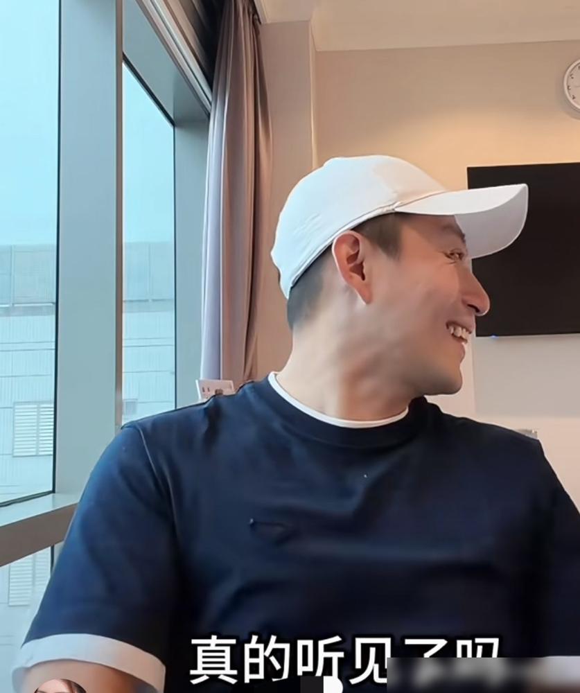 汪小菲直播时刚说要“小汪宝”同意才晒照，结果他刚出生，就被亲奶奶高调官宣，连夜挂