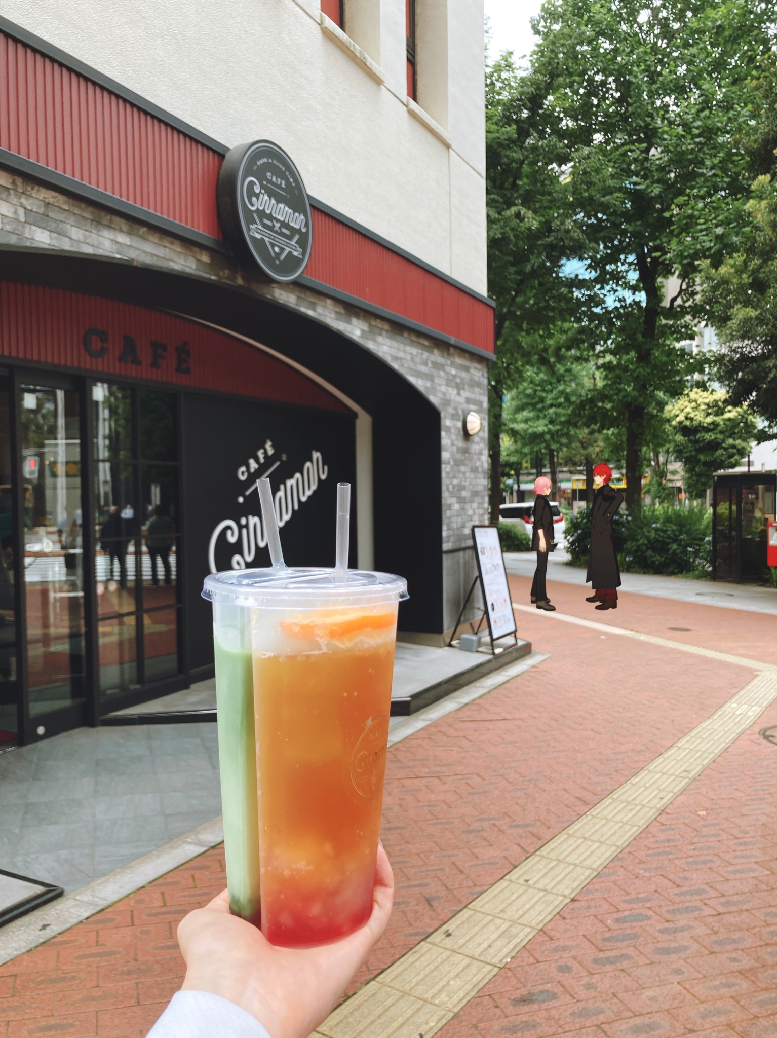 yhm食评：“去 Cafe Cinnamon 了！✌️招牌饮品能交替喝到甜甜的抹