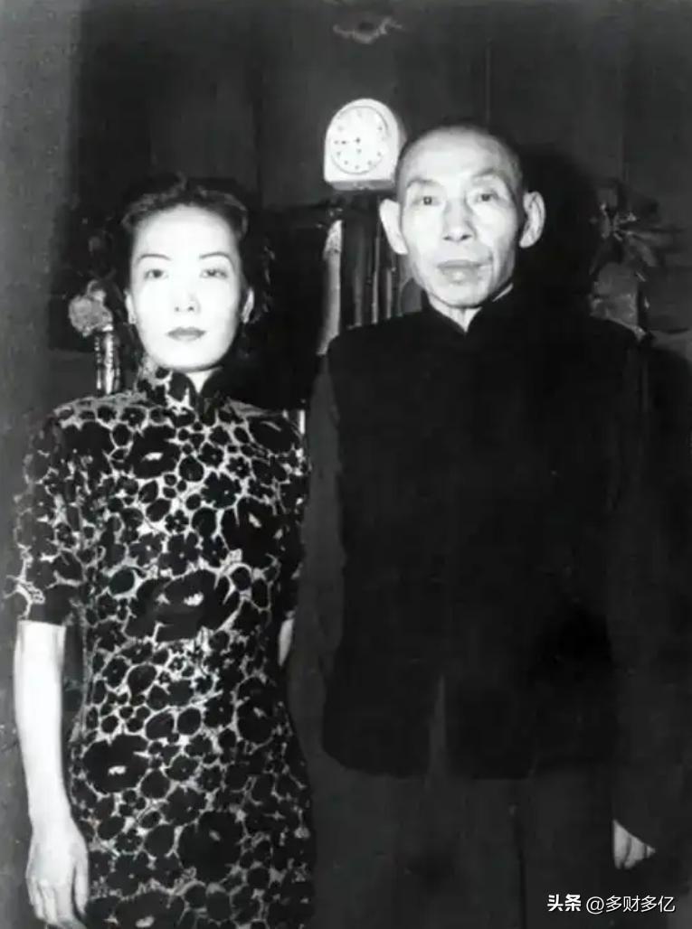 52岁杜月笙得知24岁爱人怀孕，当场落泪！一句话道尽乱世男人的无奈
 
1950