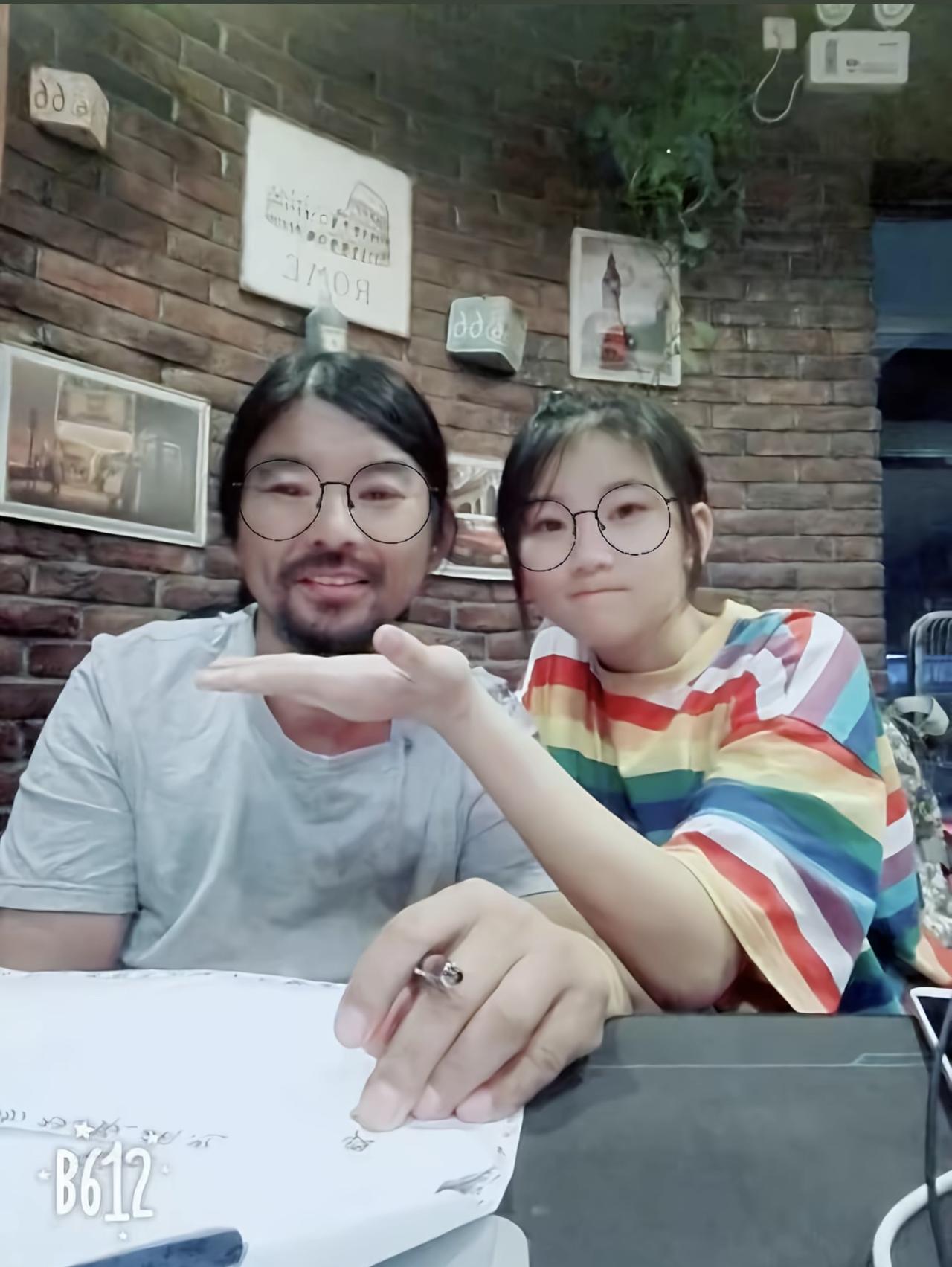 面筋哥女儿在网上自曝自己遭到继父性骚扰之后，她的账号遭到了抖音封禁。现在的话，她