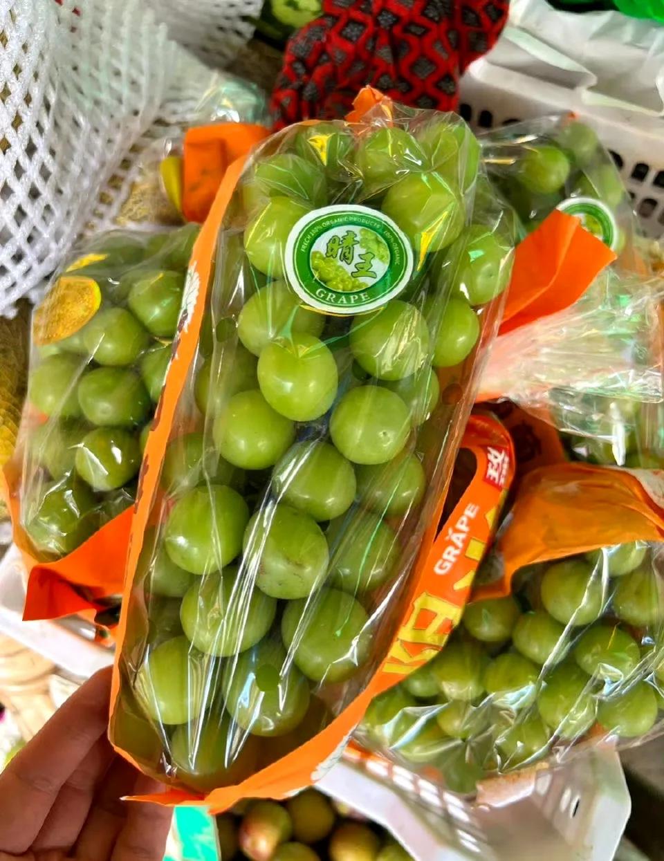 阳光玫瑰怎么了？
到底得罪谁了呢？
那可是葡萄界的“爱马仕”，高档的“尊贵水果”