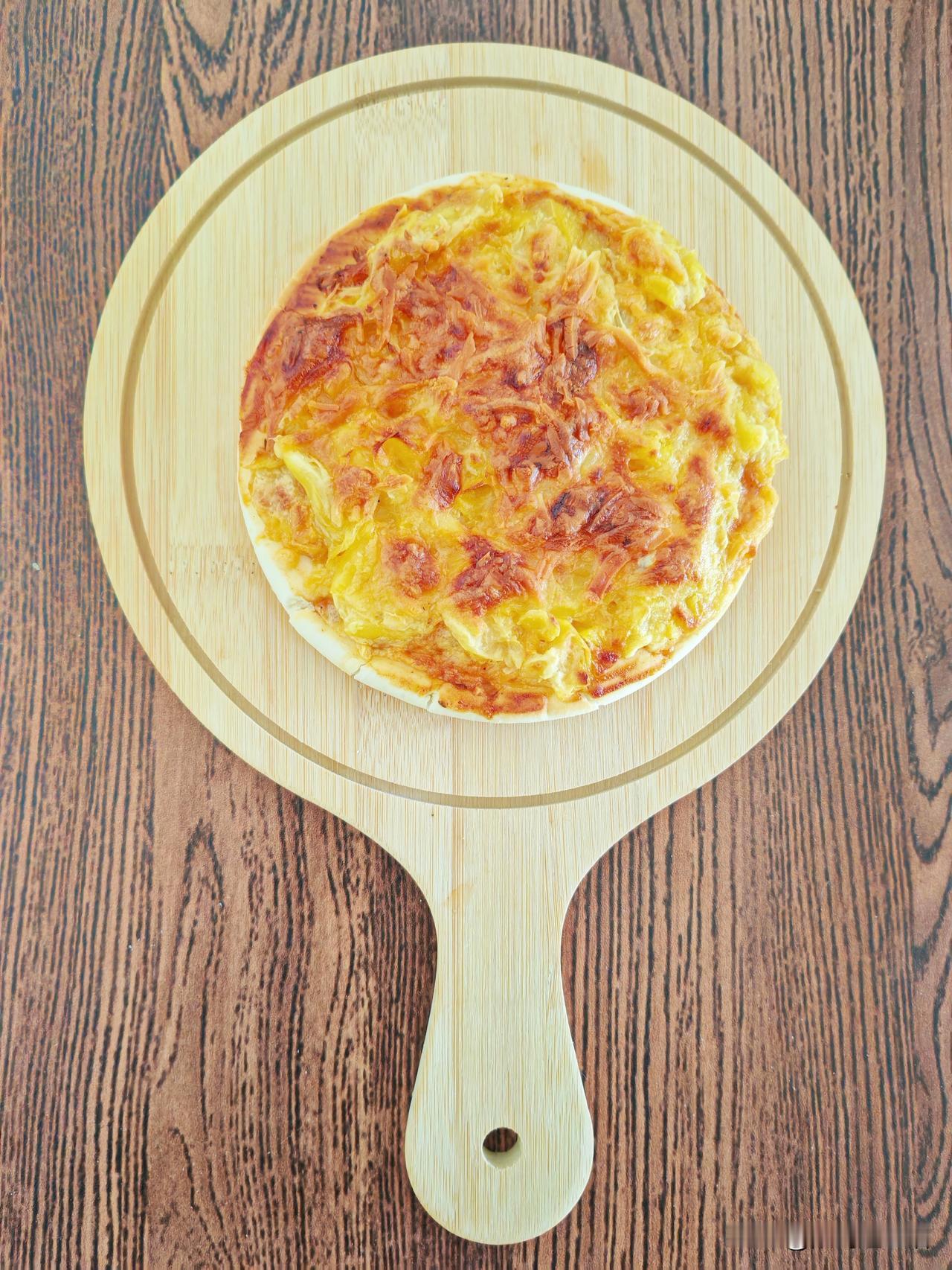 三天不练手生，包括做披萨这件事。
很久没有做披萨了，女儿回来说要吃我做的榴莲披萨