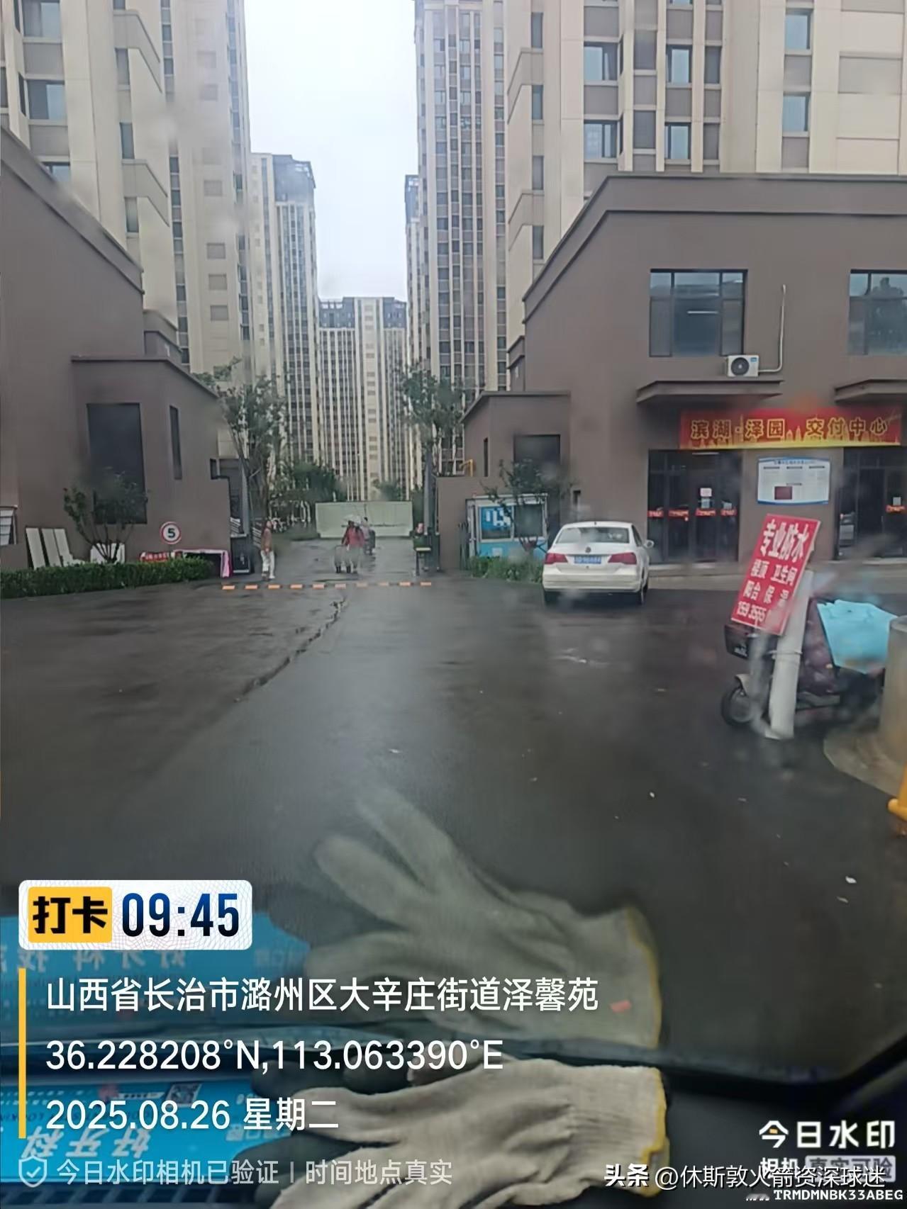 一场大雨让我们看到了当代年轻人的焦虑，现在过得真难。人生下来就是为了受罪。