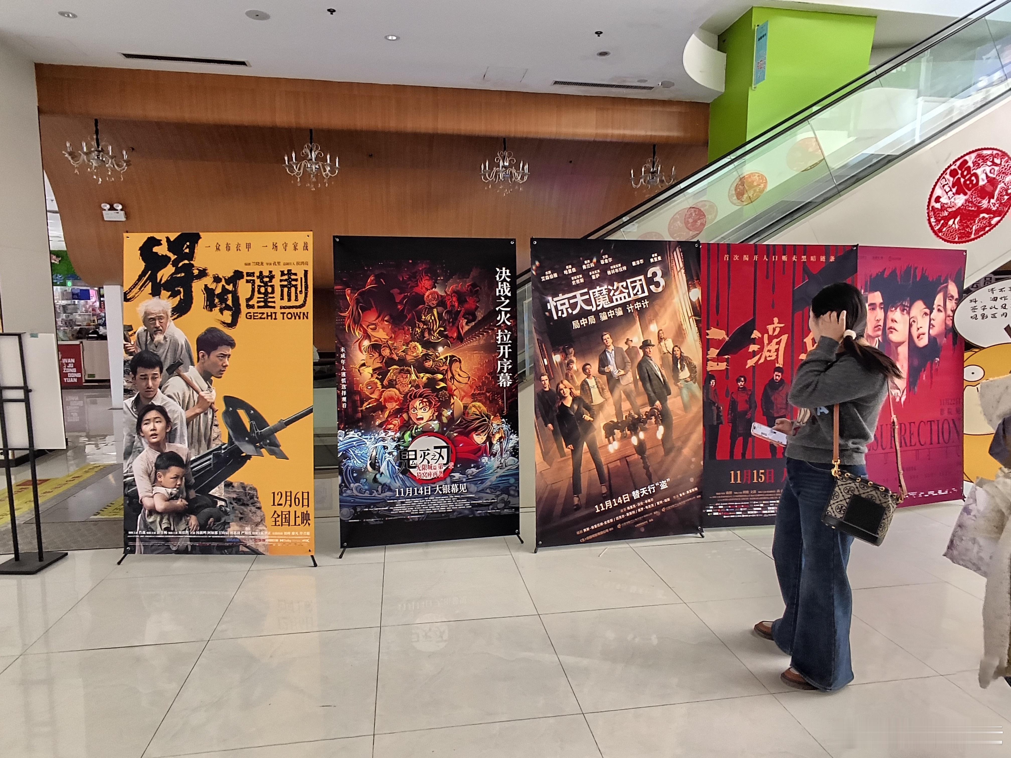 参加线下车友会暗光下眼镜拍的照片，其实效果还不错的，完全可以接受啊理想汽车理想i