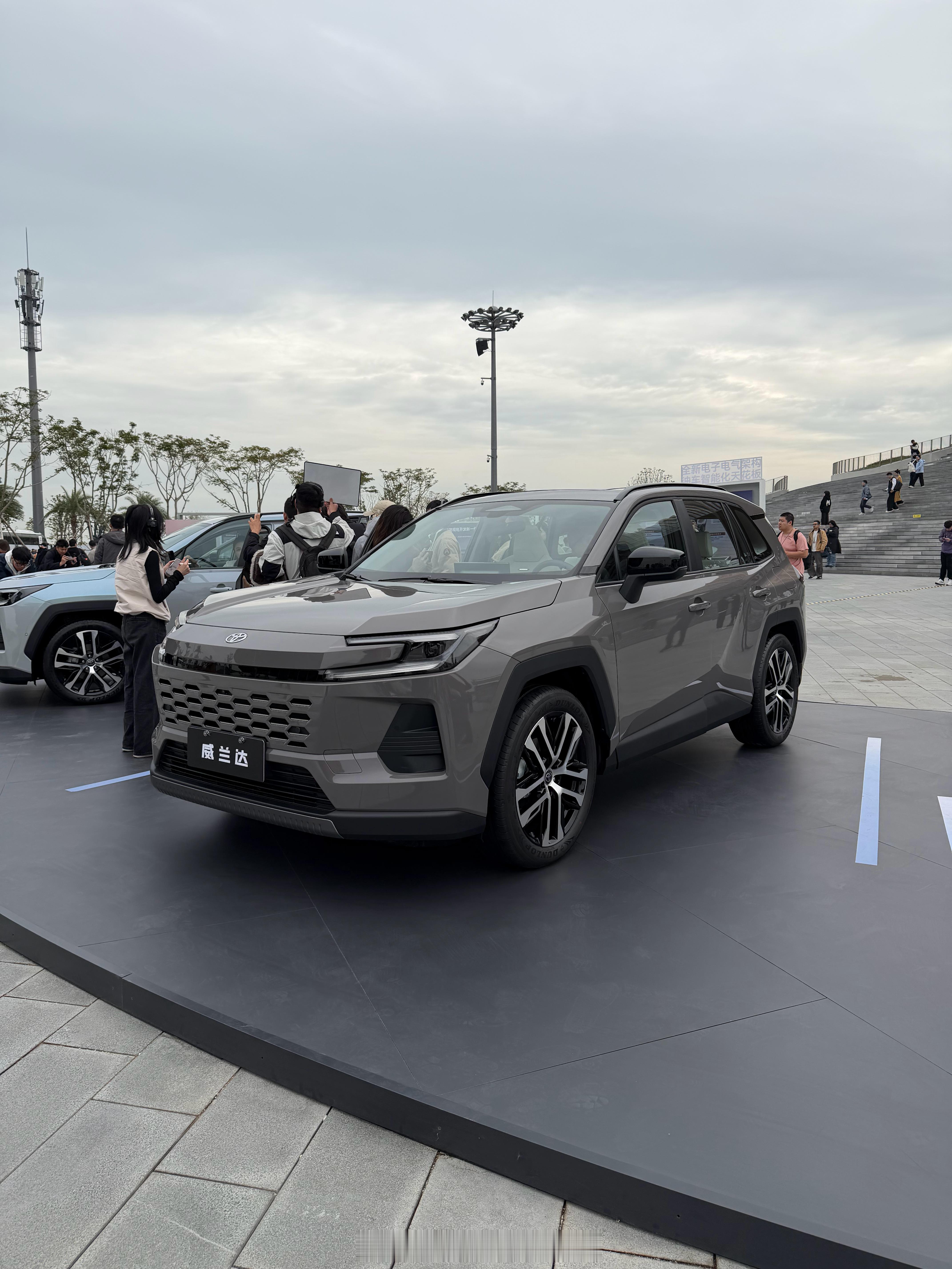 今日特种兵行程飞机晚点晚到了落地就干活拍全新威兰达半小时搞定现在已经奔广州了 