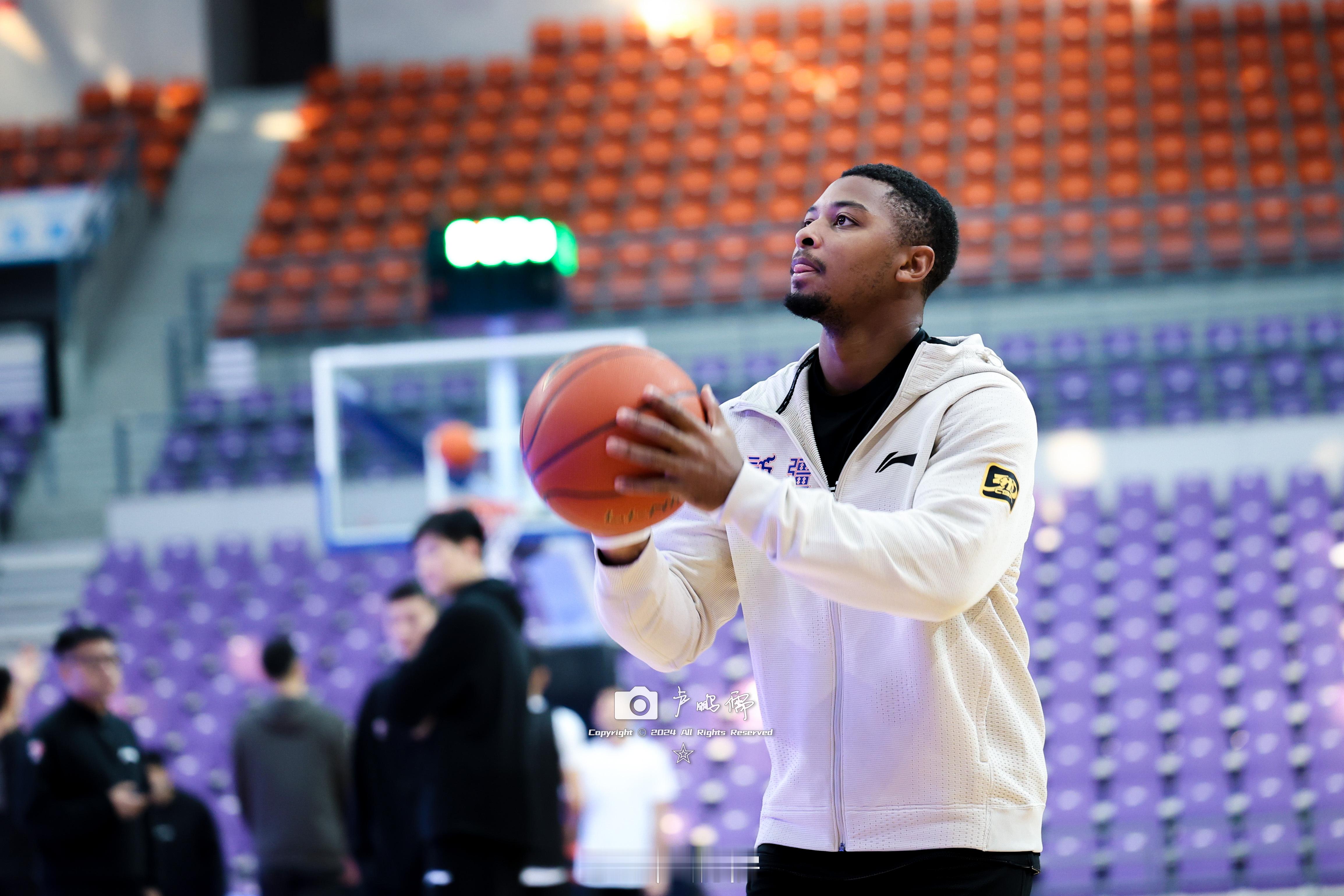 新疆男篮上午踩场训练照片——外援篇#新疆男篮##有篮无界心潮无限##小卢篮球世界