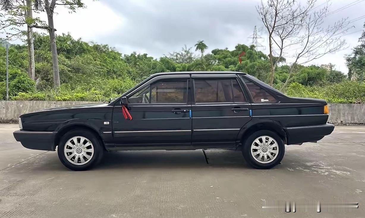 上世纪90年代，国内的三大国民神车，分别是上海大众的桑塔纳，一汽大众的捷达，还有