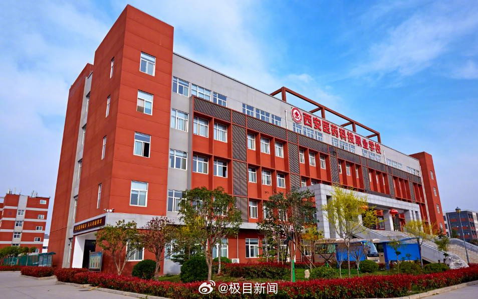 【#西安一职校男生被同学持刀捅伤# ，知情人：伤者已从ICU转至普通病房，教育局