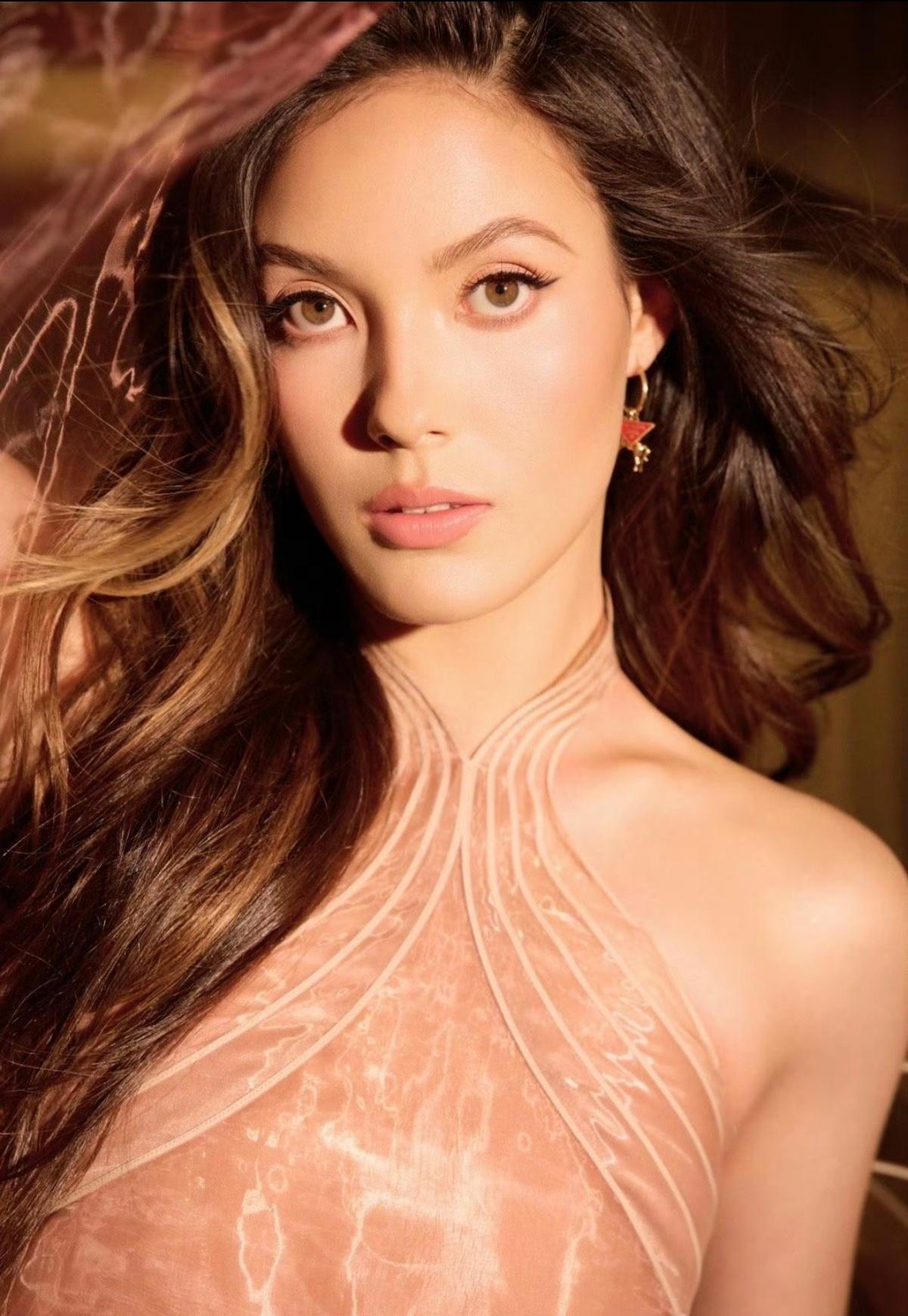 谷爱凌飞到法国，在卢浮宫前拍摄最新写真

用空中飞人来形容谷爱凌，比较贴切。结束