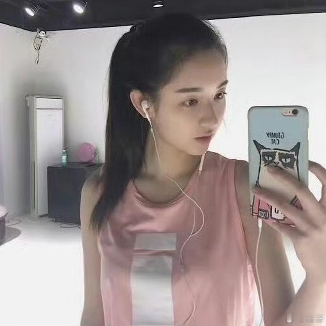 王玉雯以前的校花味好浓啊，不敢想象是多少男生学生时代的暗恋对象 