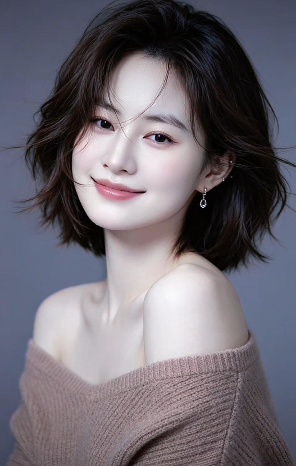 这位美女真可爱，笑起来好温柔。