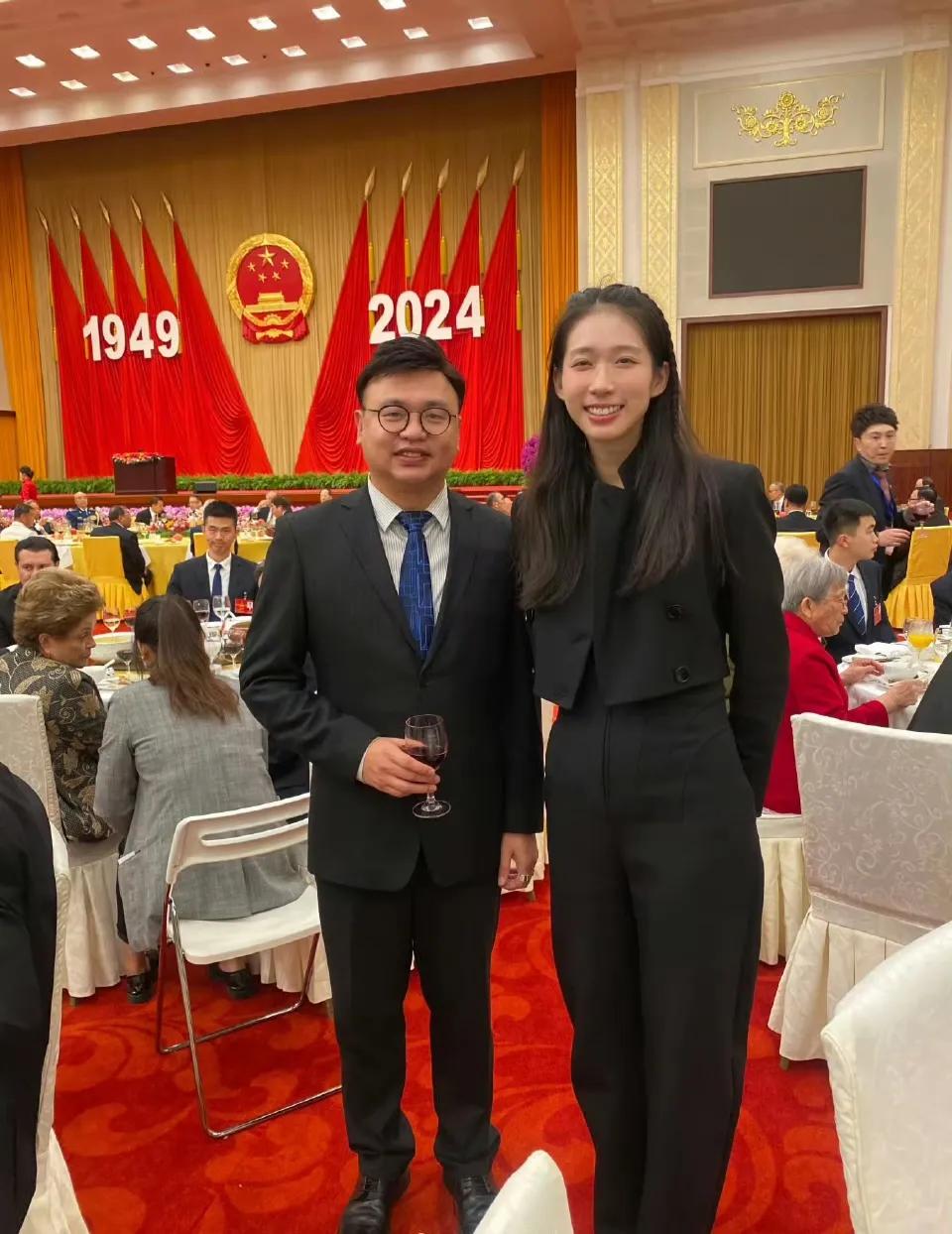 她是一位有着高学历的奥运冠军，来自祖国香港！是香港奥运史上第三枚金牌获得者。她是