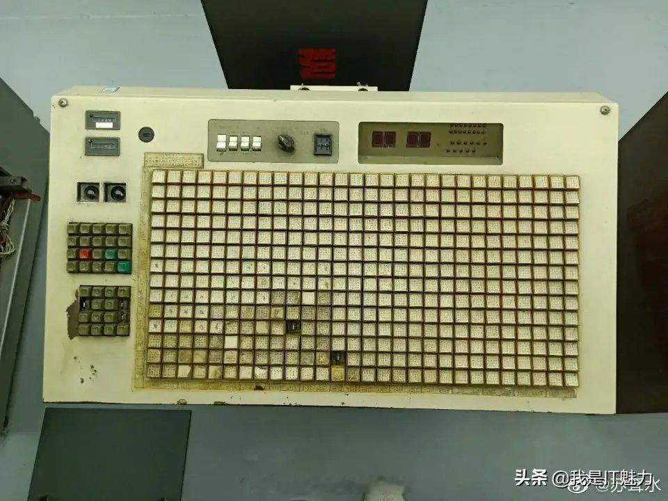 官方确认帮扶老人遭索赔店主不担责说是最后出于人文关怀给了1.9万元，但是为什么要