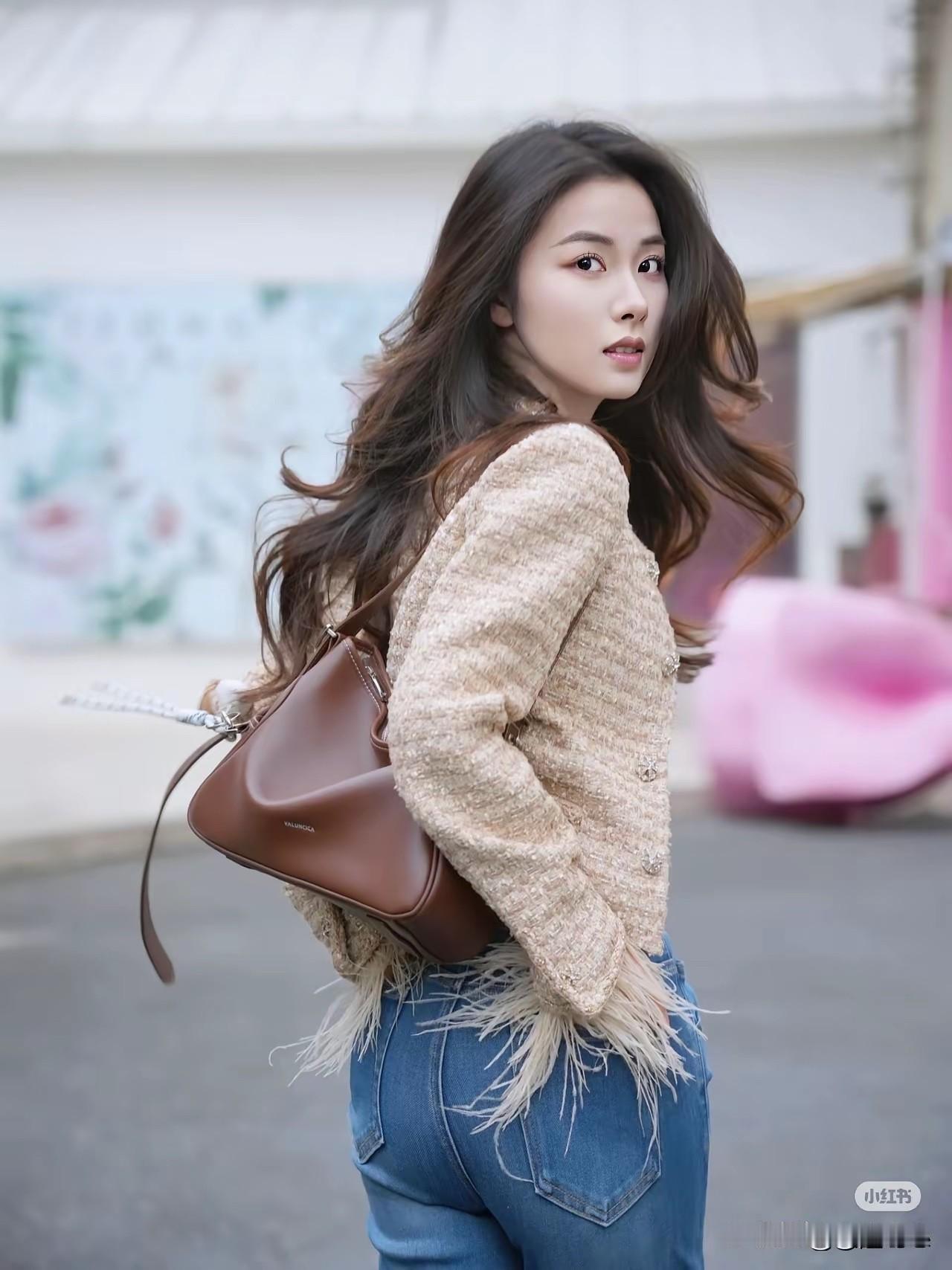 看透人性后，生活就像换了个视角。不再对他人抱有过多期盼，明白这世间本质上是自己一