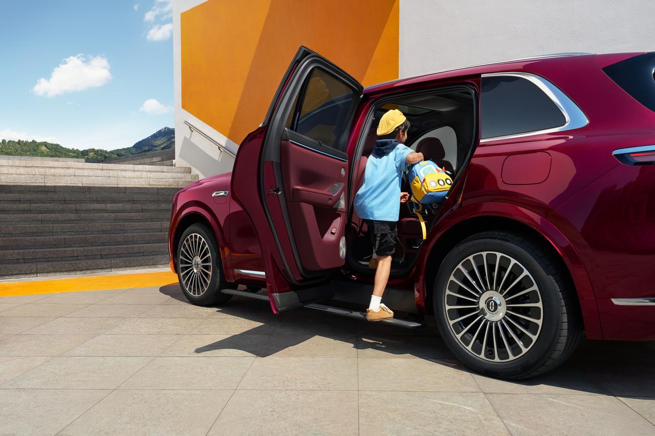 通勤、带娃、去露营,一辆全新问界M7如何满足所有想象?
对于现代家庭来说,一辆好