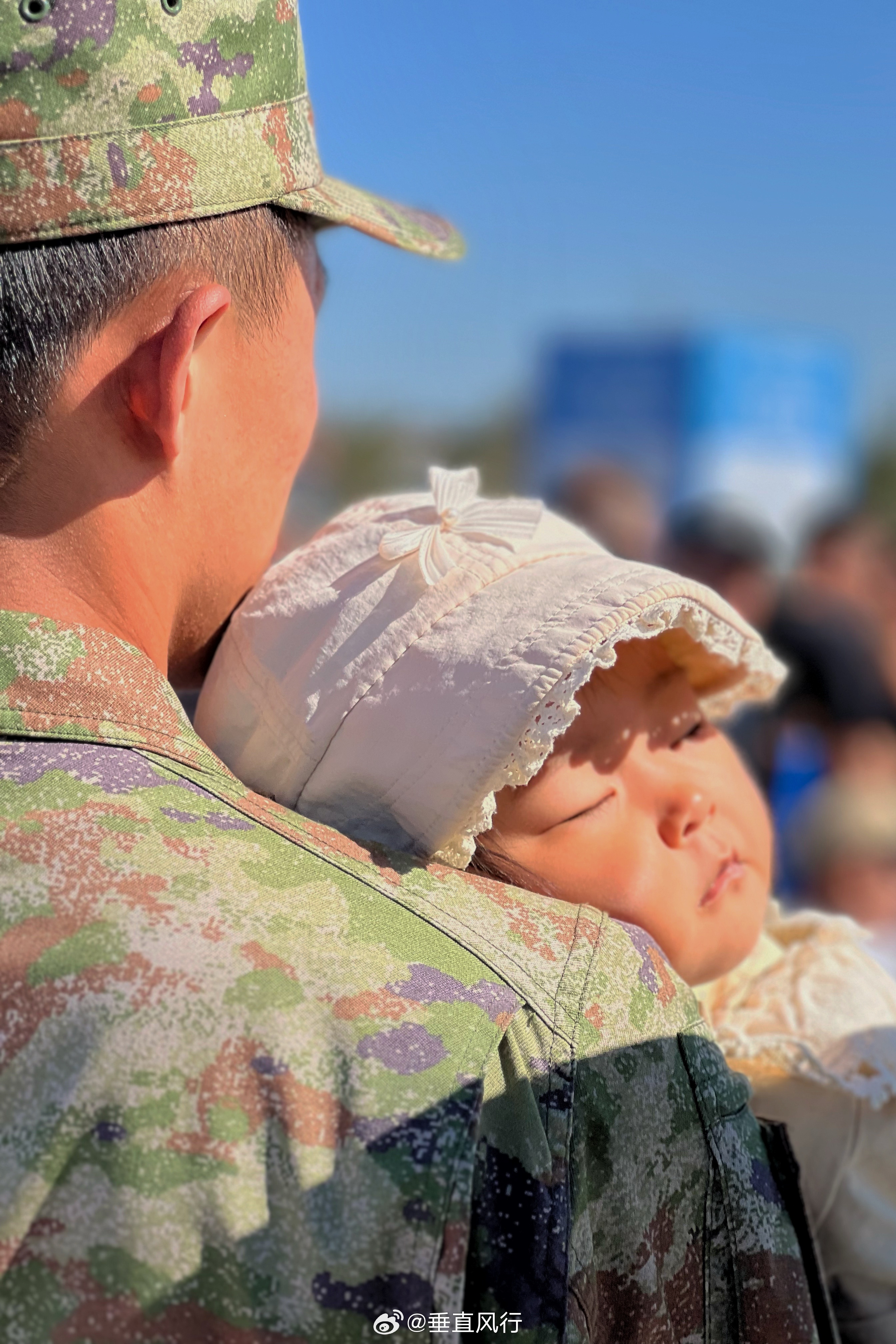 孩子们安睡梦乡，像你深爱的哪样——在9月21日长春航空开放活动中午退场的时候，眼